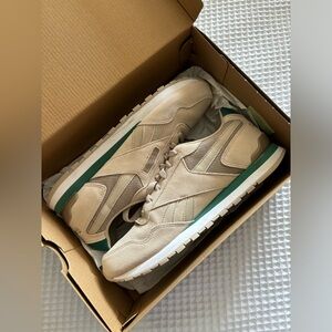 Reebok Tan & Green Style Sneakers